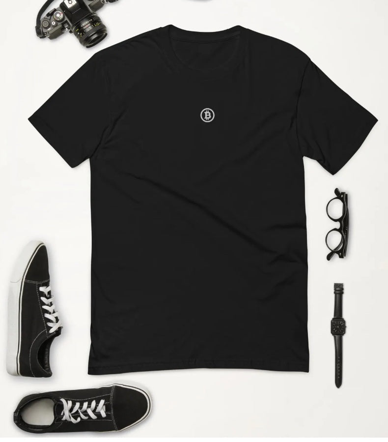 "Bitcoin Minimalist Tee – The Essence of Decentralized Elegance/Минималистичная футболка Bitcoin – суть децентрализованной элегантности