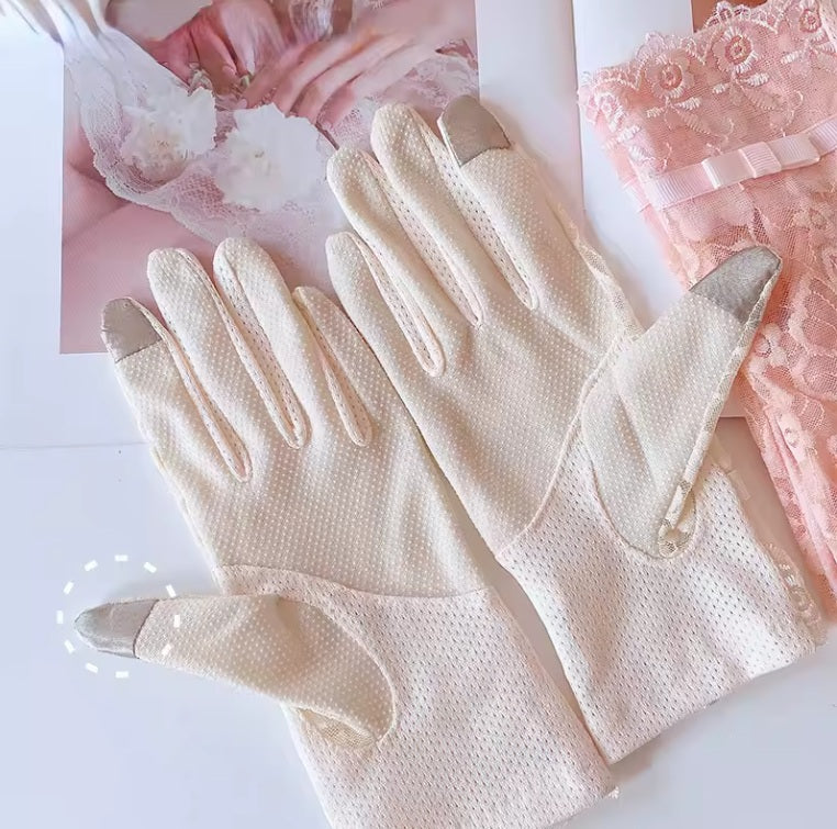 Lioness Grace Allure Phygital Gloves "Glovetta" - from horse races to crypto trading & Tesla driving!